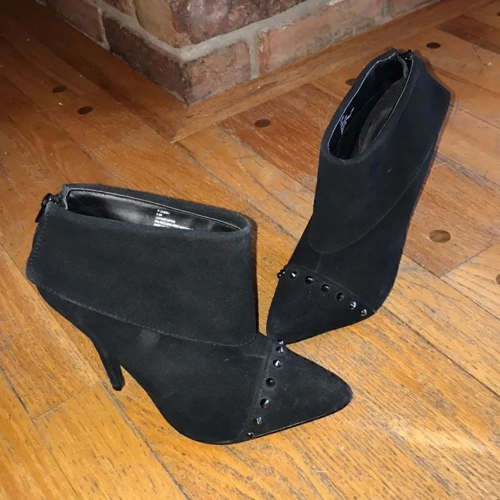 ✨Steve Madden P Cherli Black Suede Studded Booties
